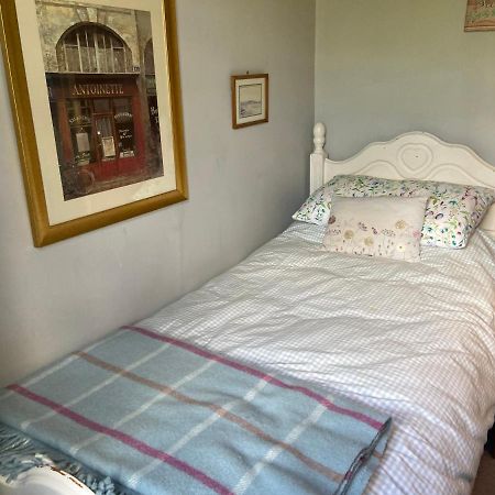 Comfy Cosy Little Room Tv Fridge Microwave Upton  Exterior photo