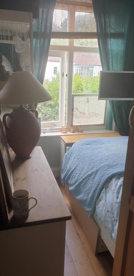 Comfy Cosy Little Room Tv Fridge Microwave Upton  Exterior photo